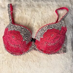 VS Body by Victoria Sz 34DD dark pink lace and trim with leopard background